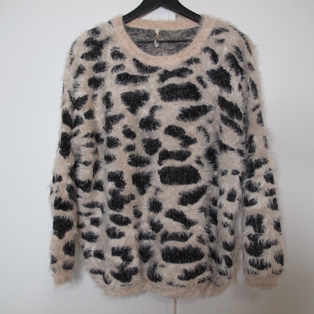 NORDSTROM Raga Oversized Leopard Print Eyelash Sweater - Picture 2 of 8